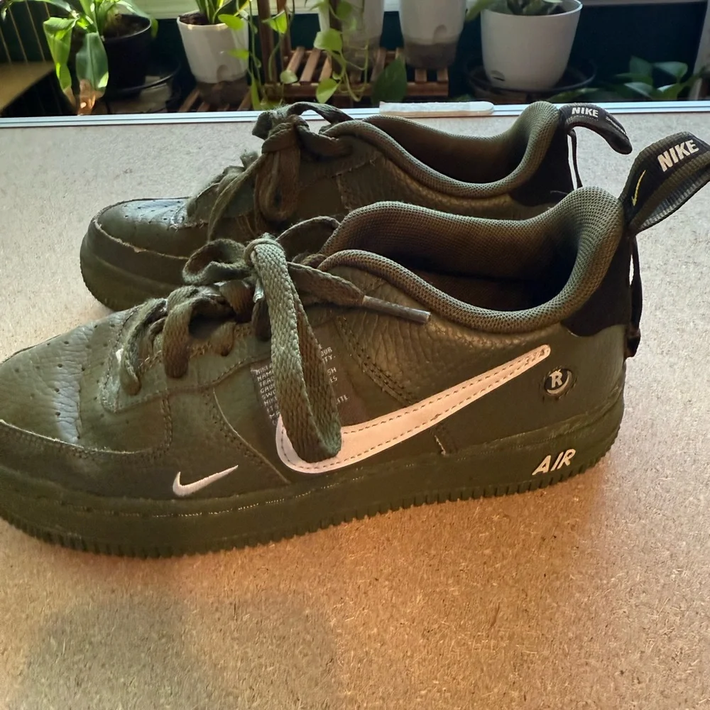 Nike Olive Sneakers with White Logo - Picture 3 of 5